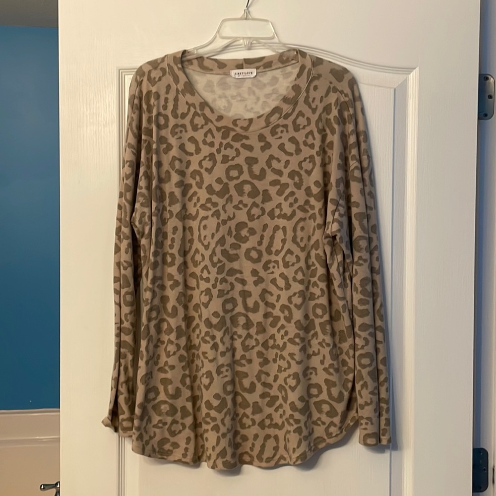 Womens leopard top. Size 1X. First Love